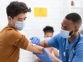 Vaccinatie verplicht stellen voor eerstelijnswerkers van de NHS die patienten
