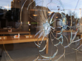1645689259 Apple Store Leidseplein schoten miljoenen cryptomunten en een heldhaftige ontsnapping