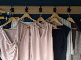 Duurzame mode expert waarom ik mijn garderobe deze maand terugbreng tot