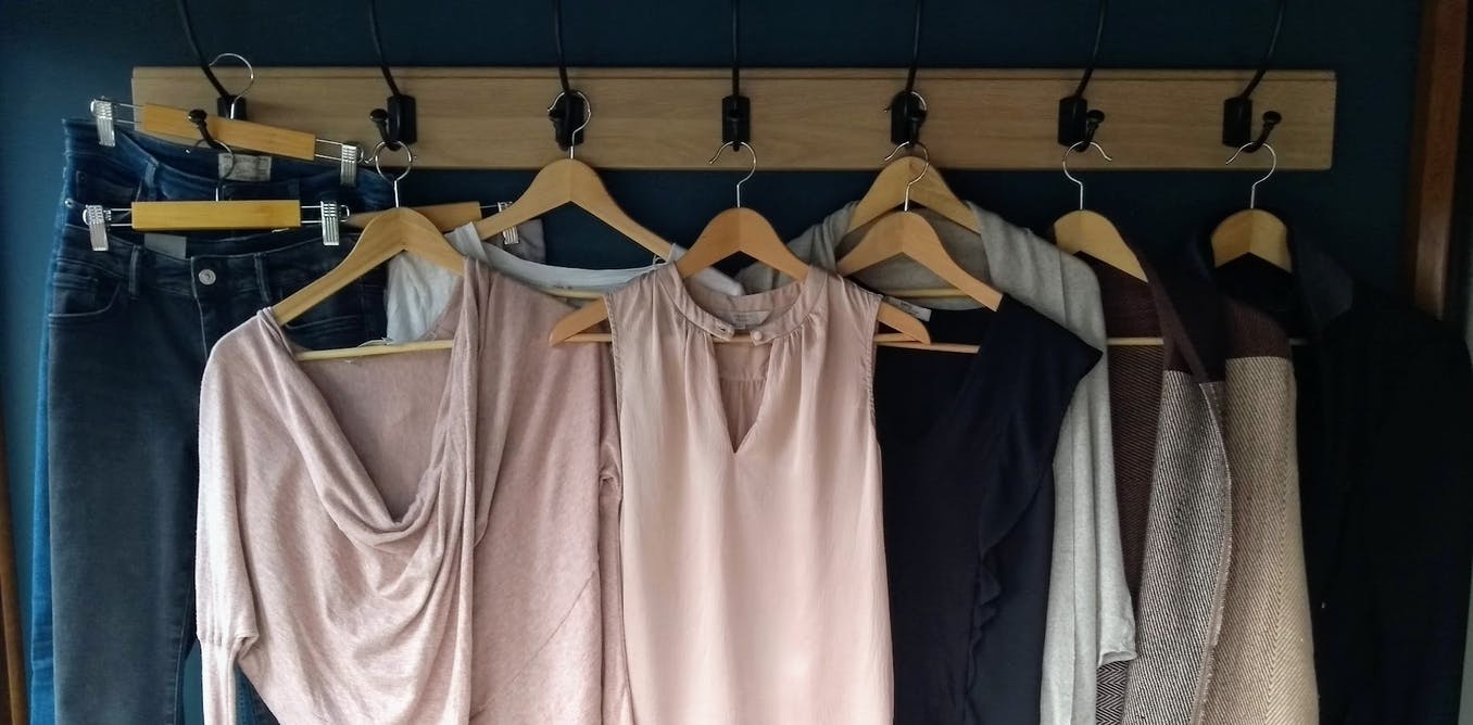 Duurzame mode expert waarom ik mijn garderobe deze maand terugbreng tot