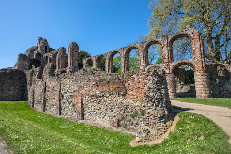 De overblijfselen van een middeleeuws klooster