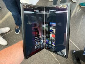 Lenovo ThinkPad X1 Fold 2022 eerste beoordeling arms on fulfilled de