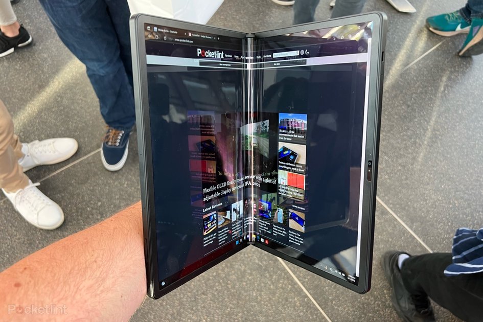 Lenovo ThinkPad X1 Fold 2022 eerste beoordeling arms on fulfilled de