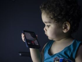 Apple geeft 7 handige iPhone tips om je kinderen online te