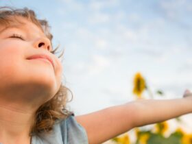 Nieuwsgierige kinderen waarom voel ik me gelukkiger als de zon