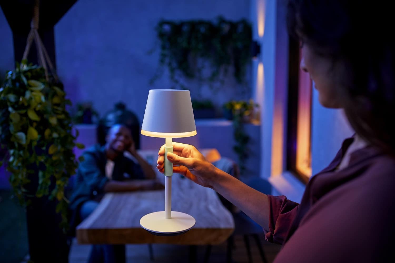 Philips Hue komt met een bijna onbetaalbare tafellamp