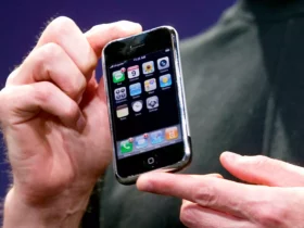 Grote YouTuber investeert een fortuin aan eerste glorieuze iPhone.webp