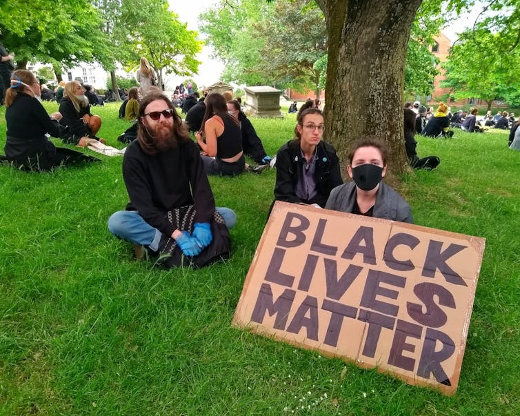 Een Black Lives Matter protest bij de St Nicholas kerk in Brighton, juni 2020.