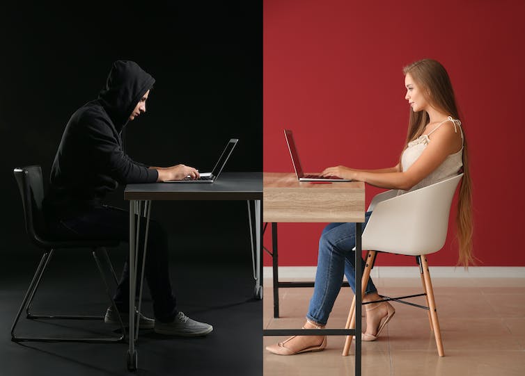 Foto-illustratie met een vrouw en een man in verschillende scènes, maar tegenover elkaar en allebei op een computer. De man is een schimmige figuur in een donkere kamer, wat suggereert dat hij de vrouw waarmee hij chat oplicht.