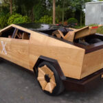Elektrische auto van hout deze Tesla Cybertruck is een monsterhit