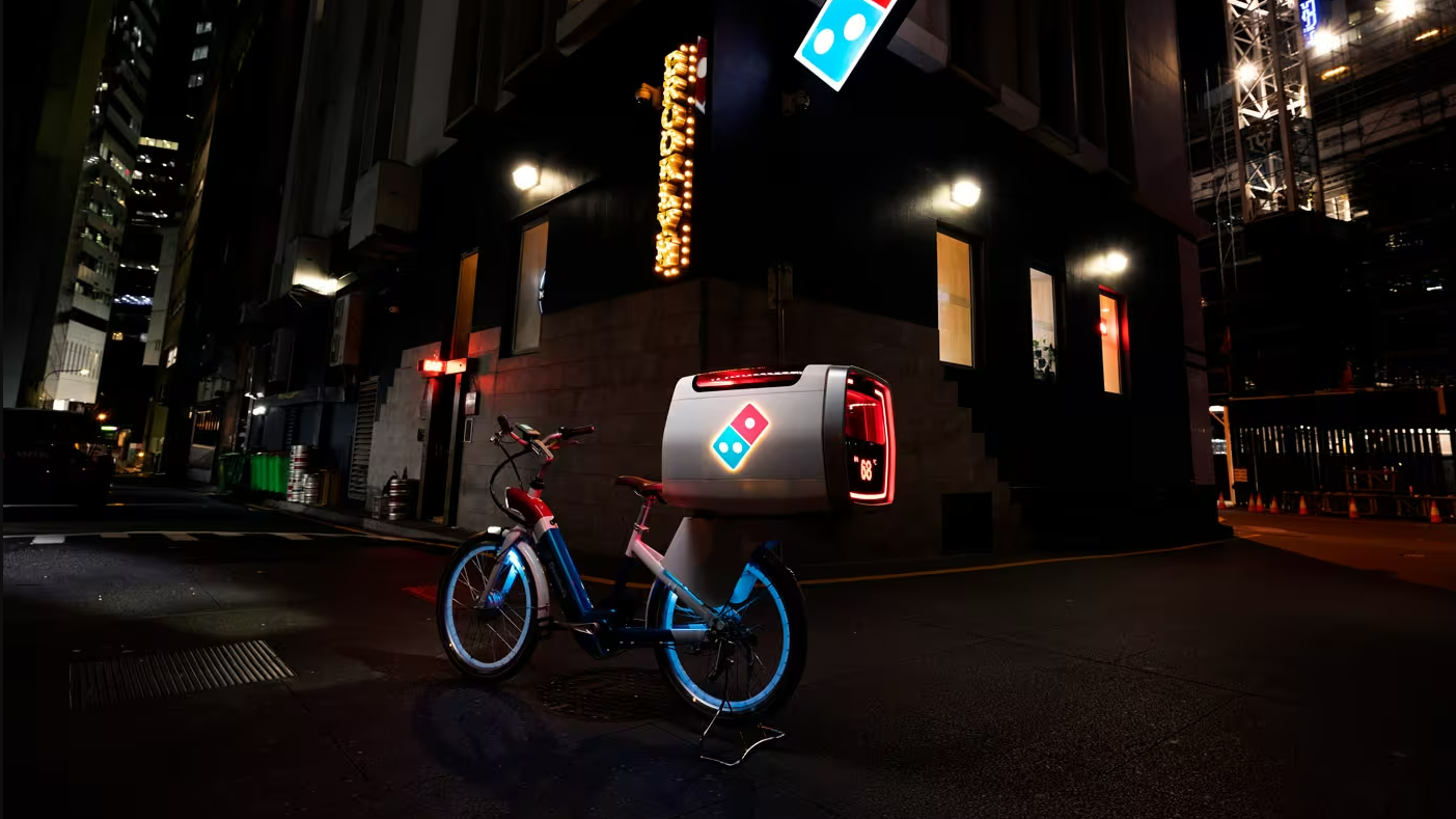 Nooit meer koude pizza met de elektrische fiets van Dominos